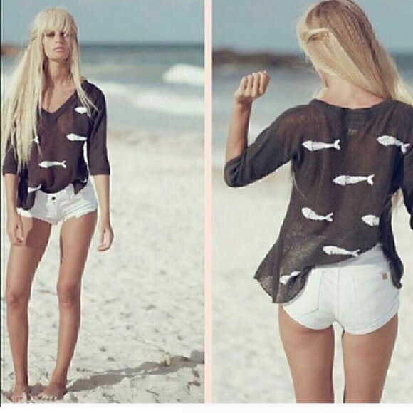 EUC - Wildfox Dinner V-Neck Sweater Sequin Fish in Gray - Size XS - Picture 1 of 9